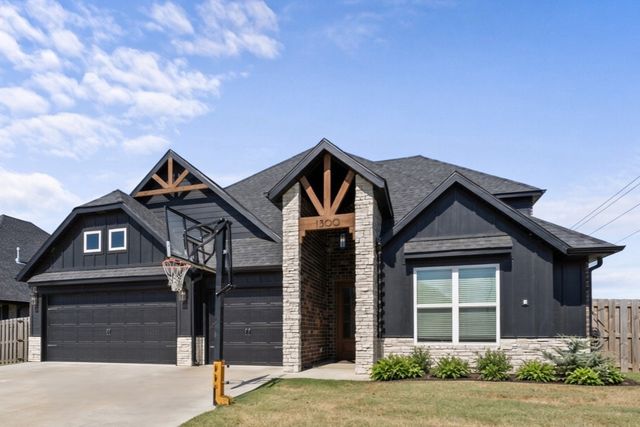 1300 Paragon Drive, Centerton, AR 72719