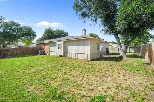 11417 Woodway Creek Dr, Corpus Christi, TX 78410