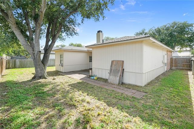11417 Woodway Creek Dr, Corpus Christi, TX 78410