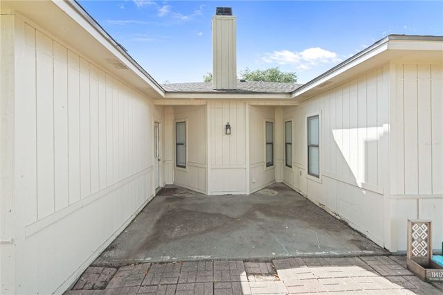 11417 Woodway Creek Dr, Corpus Christi, TX 78410