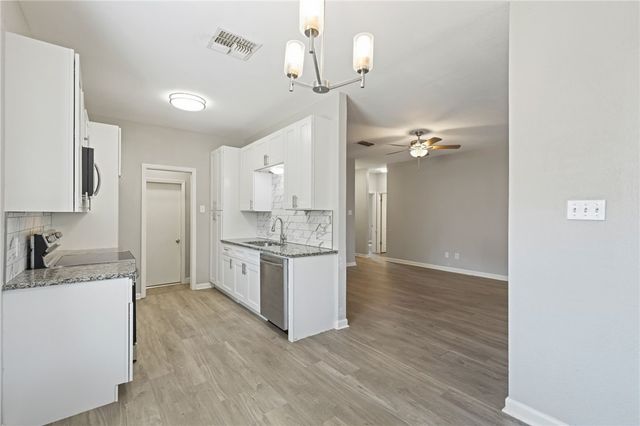 11417 Woodway Creek Dr, Corpus Christi, TX 78410