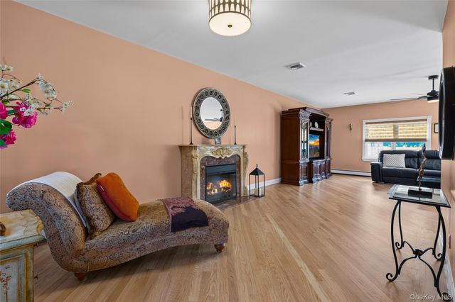 696 Hewlett Street, Franklin Square, NY 11010