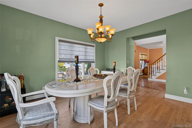 696 Hewlett Street, Franklin Square, NY 11010