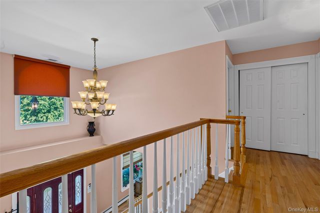 696 Hewlett Street, Franklin Square, NY 11010