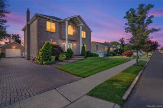 696 Hewlett Street, Franklin Square, NY 11010