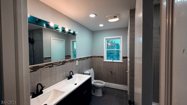 35 Fiat Ave, Woodbridge Twp., NJ 08830