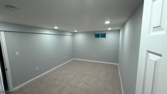 35 Fiat Ave, Woodbridge Twp., NJ 08830
