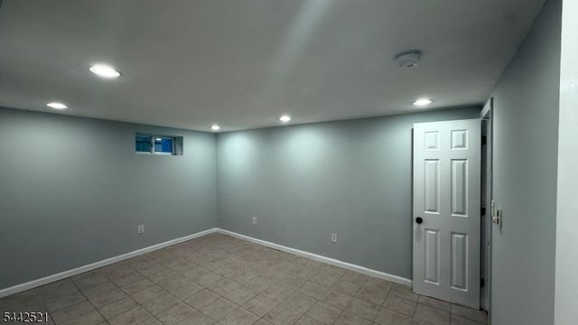 35 Fiat Ave, Woodbridge Twp., NJ 08830