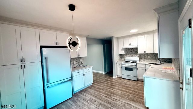 35 Fiat Ave, Woodbridge Twp., NJ 08830