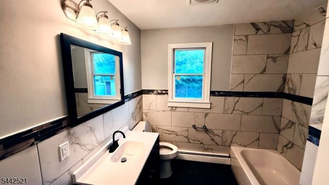 35 Fiat Ave, Woodbridge Twp., NJ 08830