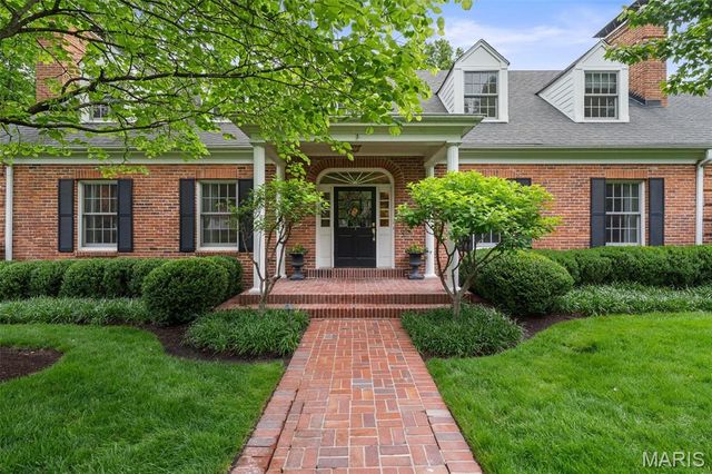 33 Gouvenor Lane, Ladue, MO 63124