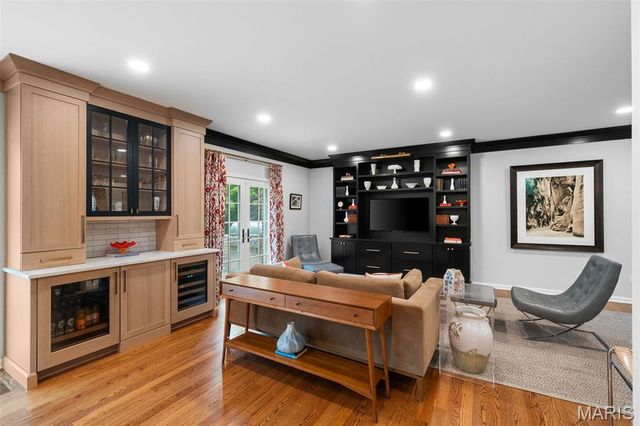 33 Gouvenor Lane, Ladue, MO 63124