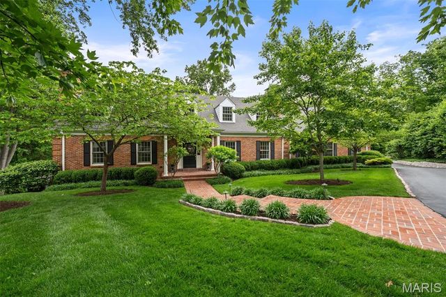 33 Gouvenor Lane, Ladue, MO 63124