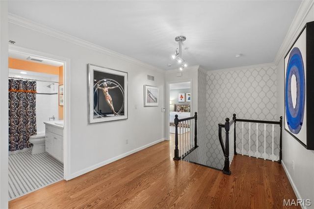 33 Gouvenor Lane, Ladue, MO 63124