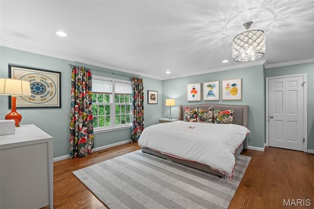 33 Gouvenor Lane, Ladue, MO 63124