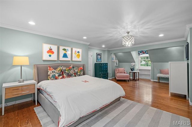 33 Gouvenor Lane, Ladue, MO 63124