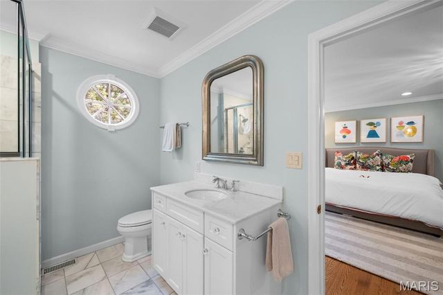 33 Gouvenor Lane, Ladue, MO 63124