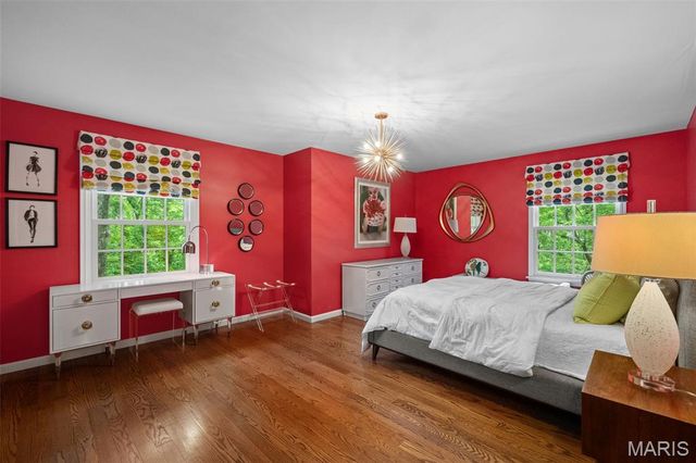 33 Gouvenor Lane, Ladue, MO 63124