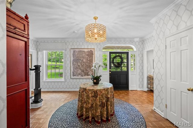 33 Gouvenor Lane, Ladue, MO 63124