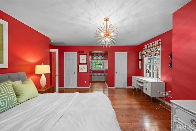 33 Gouvenor Lane, Ladue, MO 63124