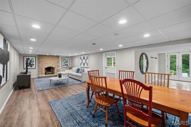 33 Gouvenor Lane, Ladue, MO 63124
