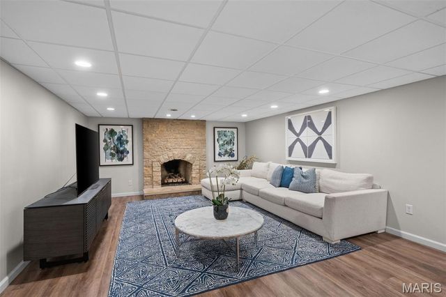 33 Gouvenor Lane, Ladue, MO 63124
