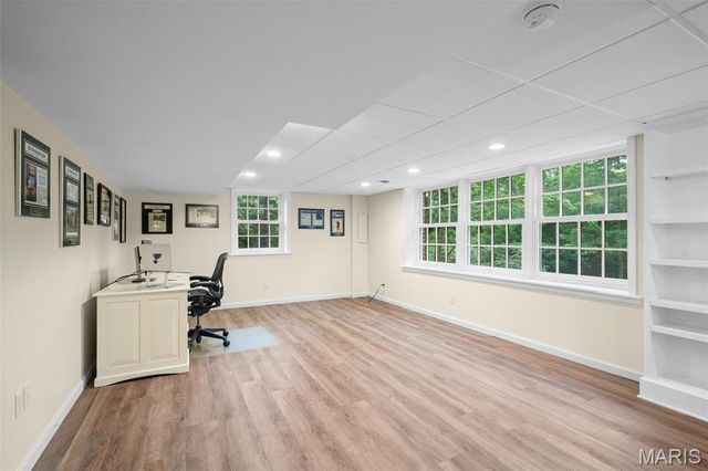 33 Gouvenor Lane, Ladue, MO 63124