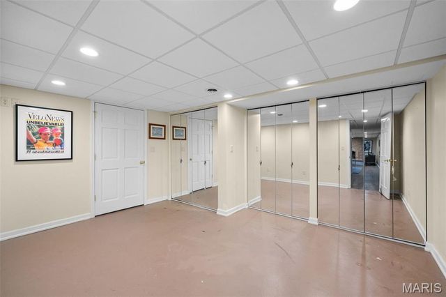 33 Gouvenor Lane, Ladue, MO 63124