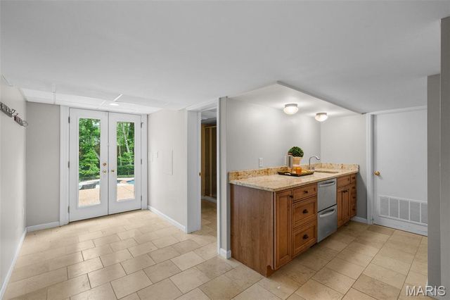 33 Gouvenor Lane, Ladue, MO 63124