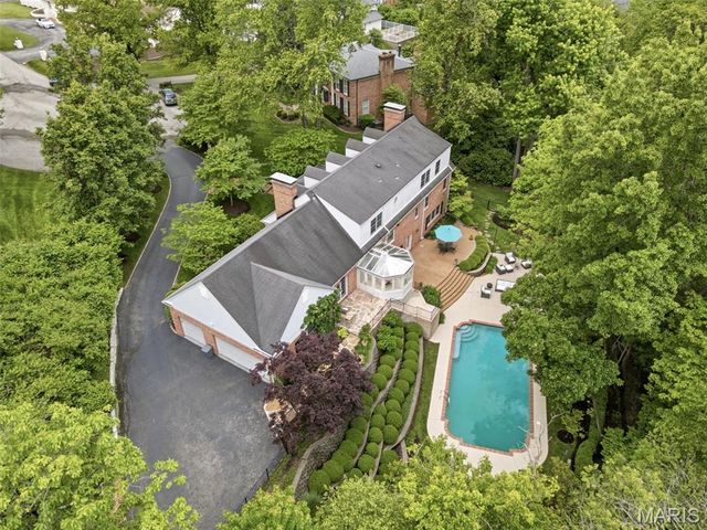 33 Gouvenor Lane, Ladue, MO 63124