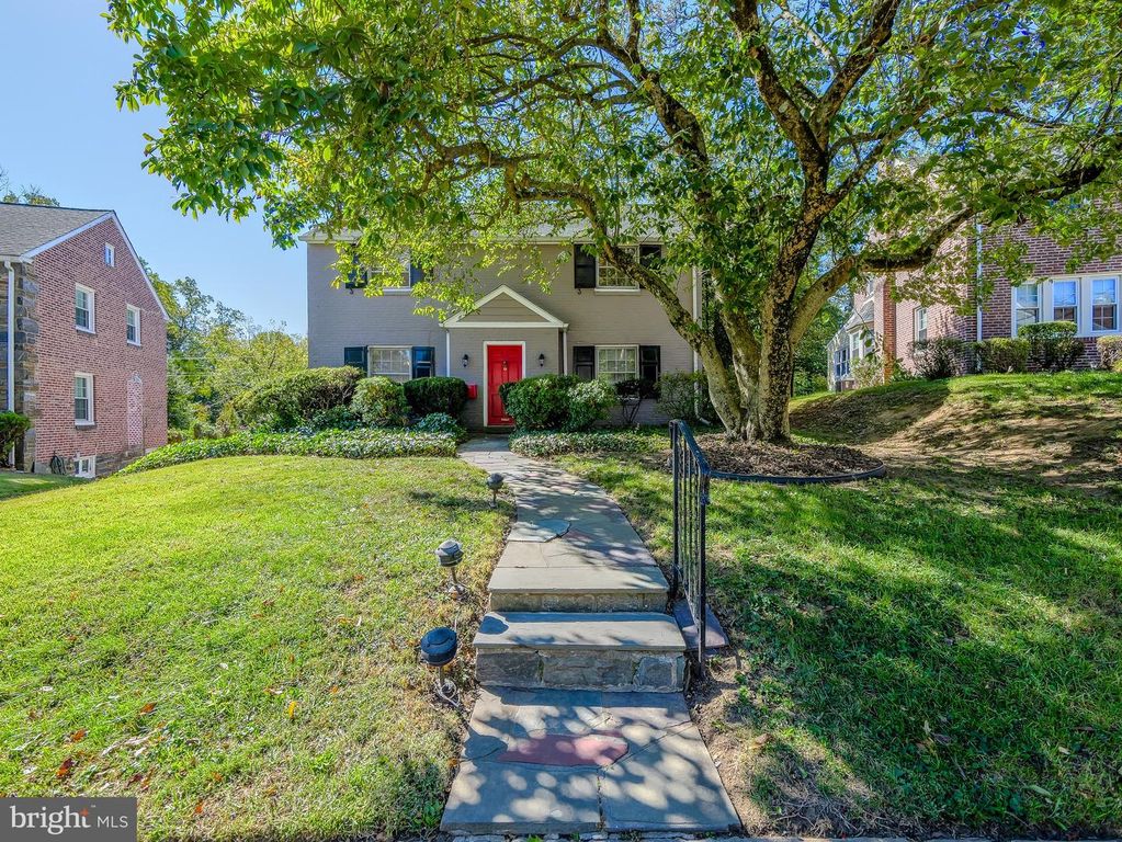 Image 2 of property listing at 188 MARLYN AVE, Lansdowne, PA 19050
