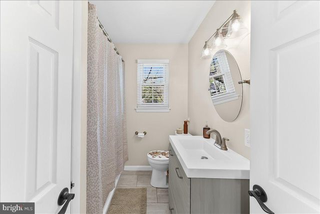 893 WESTTOWN RD, West Chester, PA 19382