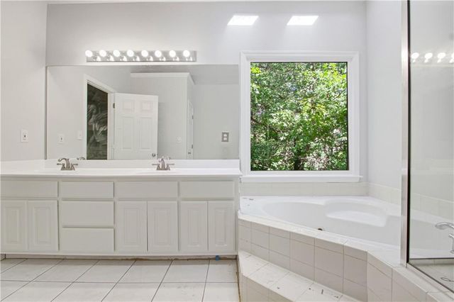 716 Braidwood Ridge NW, Acworth, GA 30101
