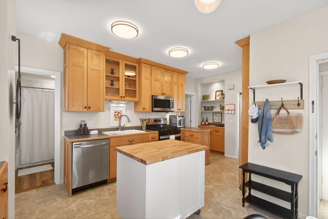 712 5th Street NE, Minneapolis, MN 55413