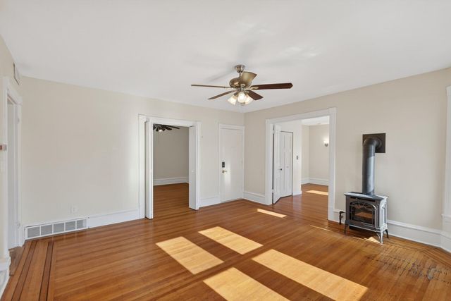 712 5th Street NE, Minneapolis, MN 55413