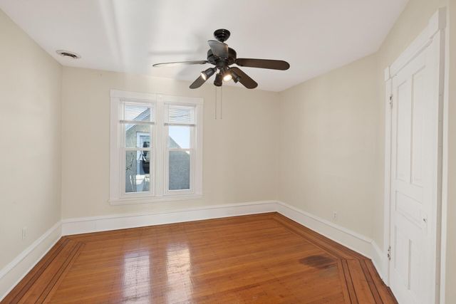 712 5th Street NE, Minneapolis, MN 55413