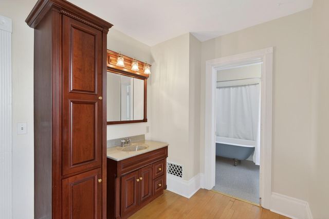 712 5th Street NE, Minneapolis, MN 55413