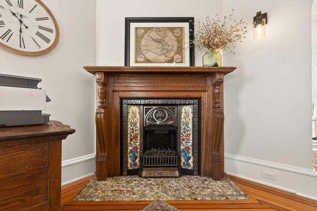 712 5th Street NE, Minneapolis, MN 55413