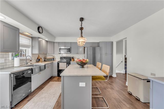 26839 Fairfax Lane, North Olmsted, OH 44070