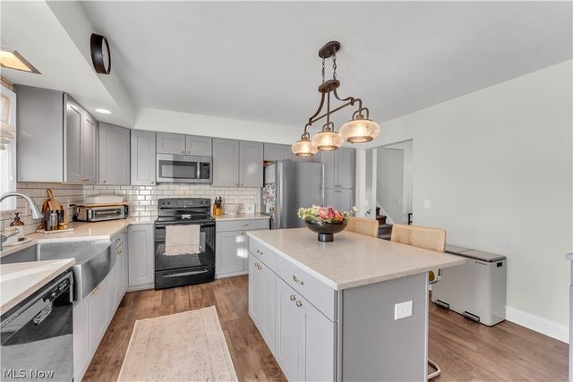 26839 Fairfax Lane, North Olmsted, OH 44070