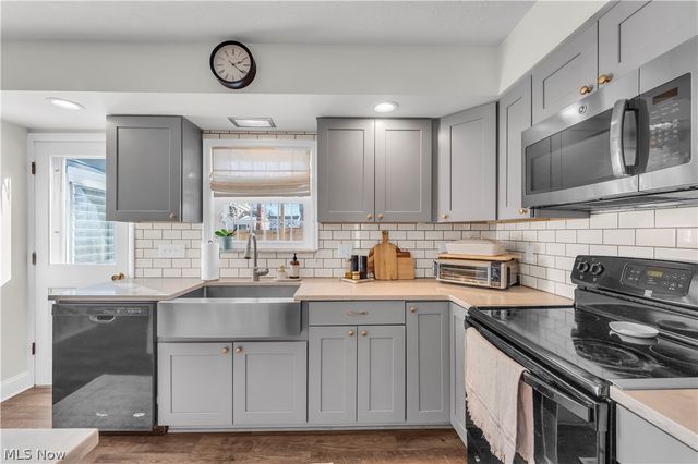 26839 Fairfax Lane, North Olmsted, OH 44070