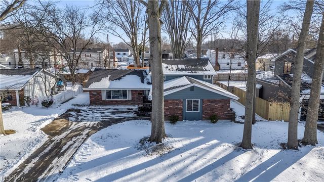 26839 Fairfax Lane, North Olmsted, OH 44070