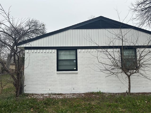 1303 Driftwood Drive, Duncanville, TX 75116