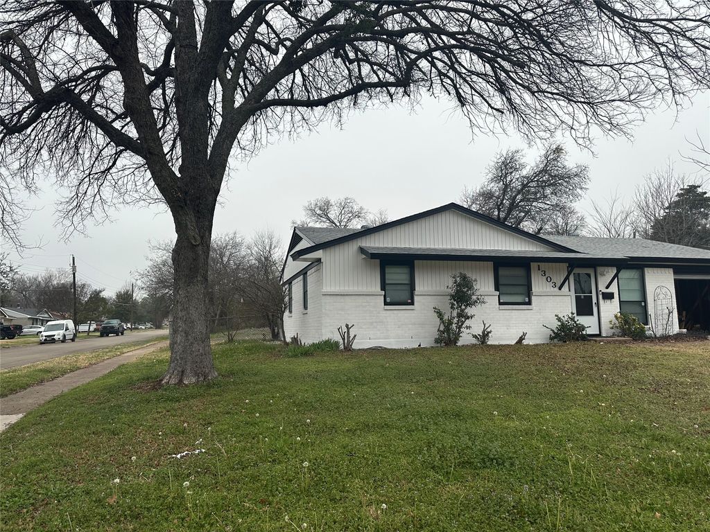 1303 Driftwood Drive, Duncanville, TX 75116