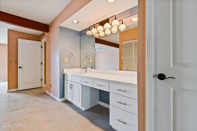 7734 E Oakwood Circle, Tucson, AZ 85750