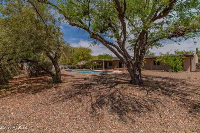 7734 E Oakwood Circle, Tucson, AZ 85750