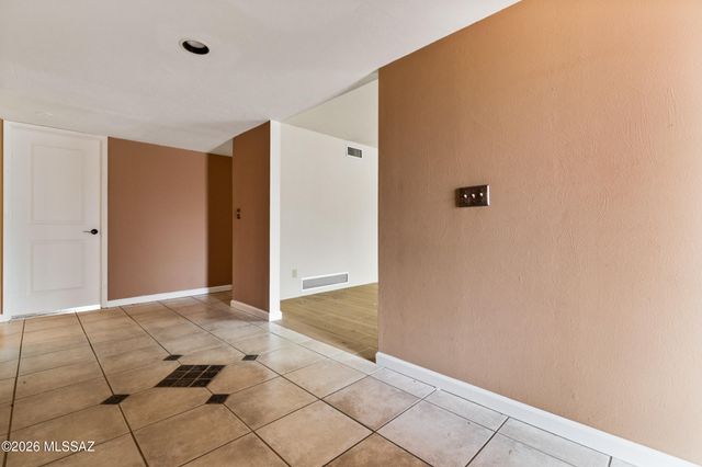 7734 E Oakwood Circle, Tucson, AZ 85750