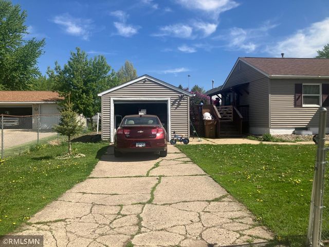 1921 3rd Avenue NE, Austin, MN 55912