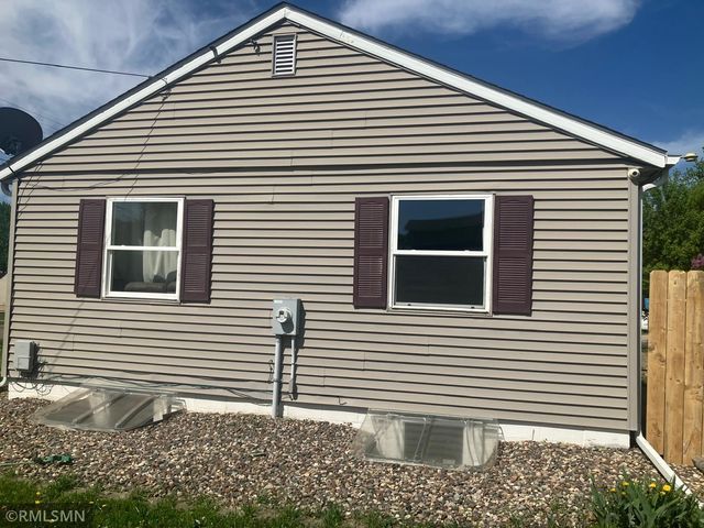 1921 3rd Avenue NE, Austin, MN 55912