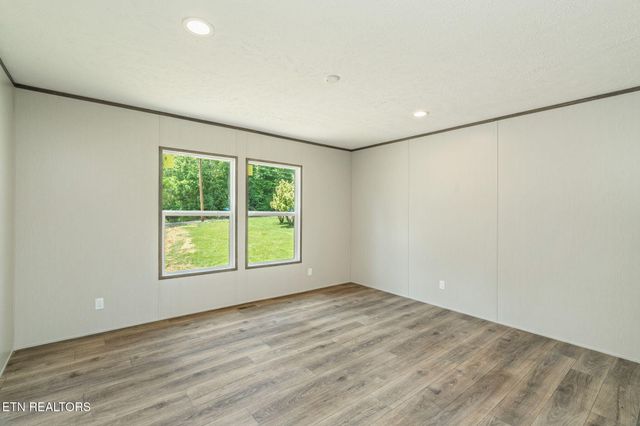 115 Ford Ave, Harriman, TN 37748